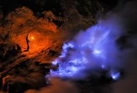 Kawah Ijen Banyuwangi: Antara Keindahan Blue Fire & Tantangan Medan Berbahaya