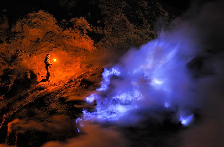 Kawah Ijen Banyuwangi: Antara Keindahan Blue Fire & Tantangan Medan Berbahaya